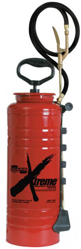 Red pressurized sprayer with a black hose and brass nozzle, designed for gardening and spraying applications.
