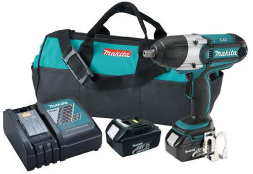 Makita cordless impact driver kit including a power tool, charger, battery, and carrying bag.